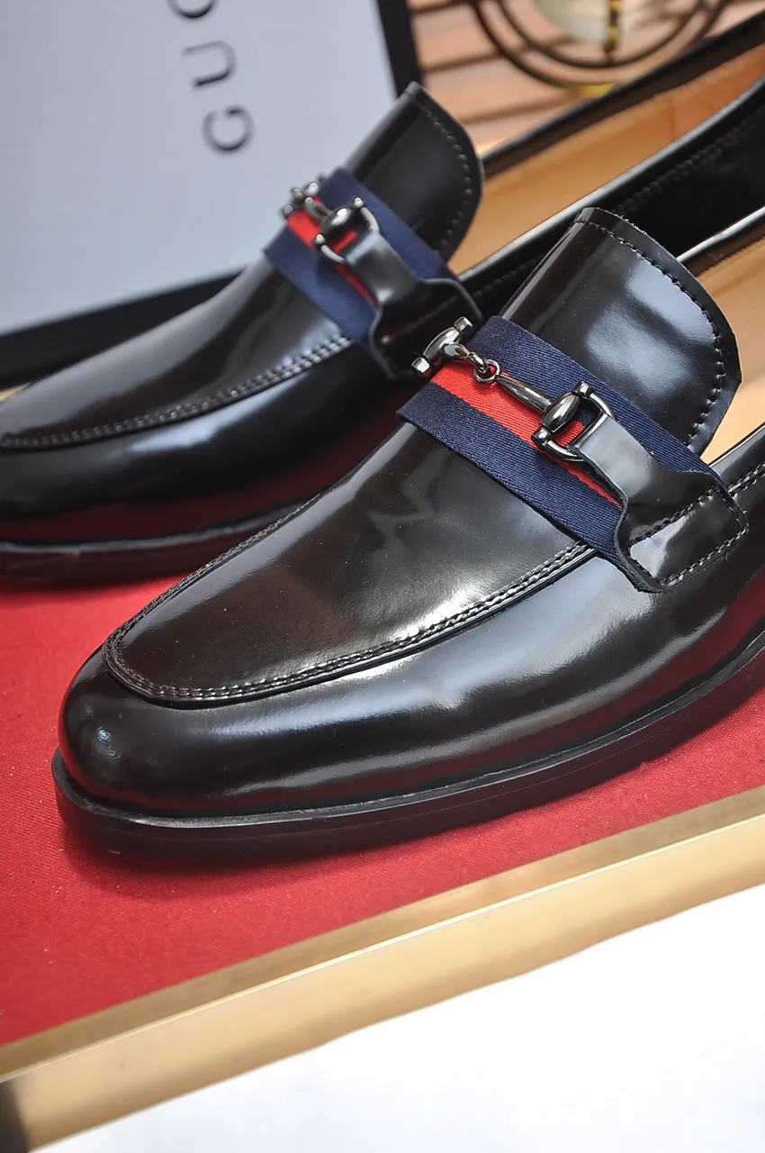 Factory price 540💶Italian top luxury men's shoe giant (GUCCI) (Gucci) (full cowhide lining) new arrival🍃Original European style🔰 Pleasant to the eye😍In order to make the shoes more durable and non-deformable🌀The production continues to follow traditional methods but there is still no lack of innovation💪The original sheepskin is chosen for the leather♻️Smooth, natural and exceptionally bright⭐Made of imported cowhide The rich man’s first choice 38-45 (45 customized)